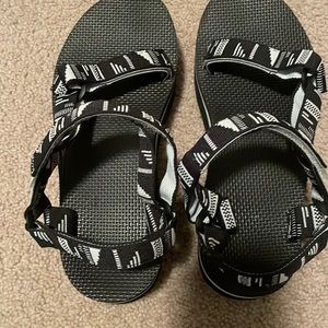 Teva like new platform sandals